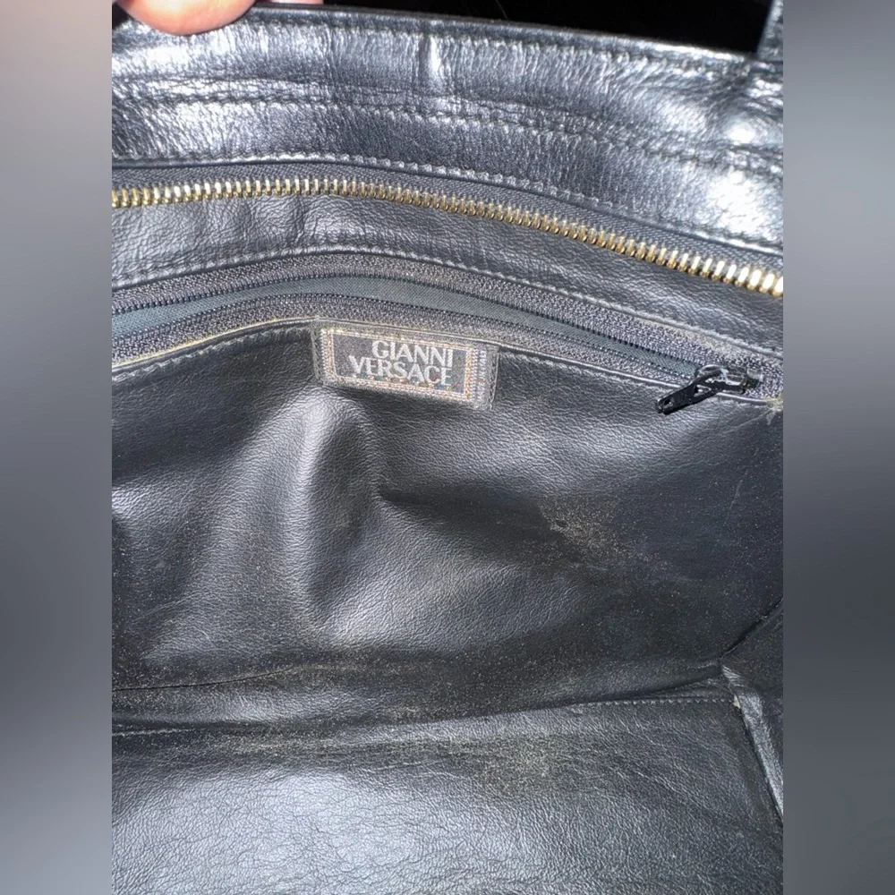 1990s Gianni Versace Couture Medallion Black leather Chain Bag - Picture 11 of 12